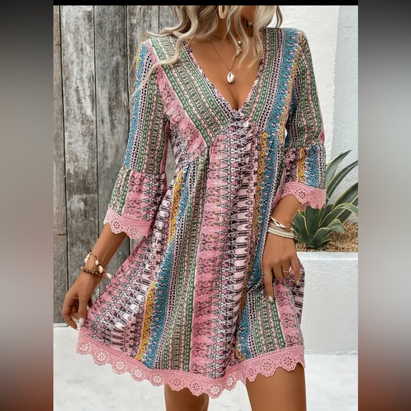 3/4 sleeve striped V-neck trapeze dress with lace trim - Picture 3 of 4